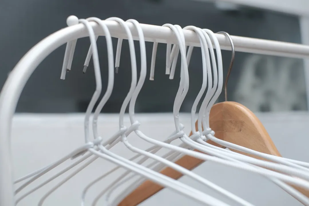 商贸服务中家居用品仓储管理要点与质量管控体系构建封面图